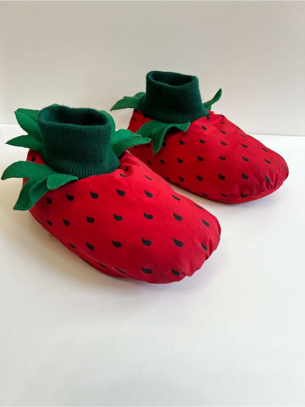 Whimsical Totes Strawberry Slippers Women’s Medium Coquette Berrycore Cottage